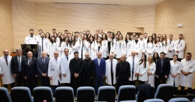 طلاب الطب في جامعة الروح القدس يعلنون التزامهم الإنساني والطبي بالثوب الأبيض